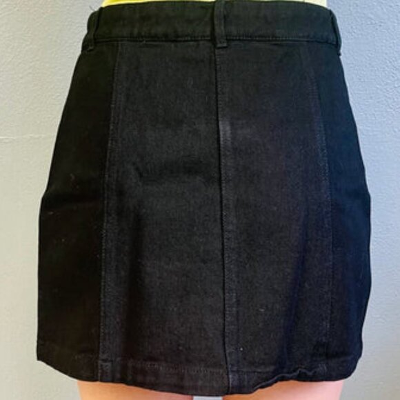 🎩🗝️ NWT $34- HyFve Snap Front Black Jean Skirt - Picture 3 of 3